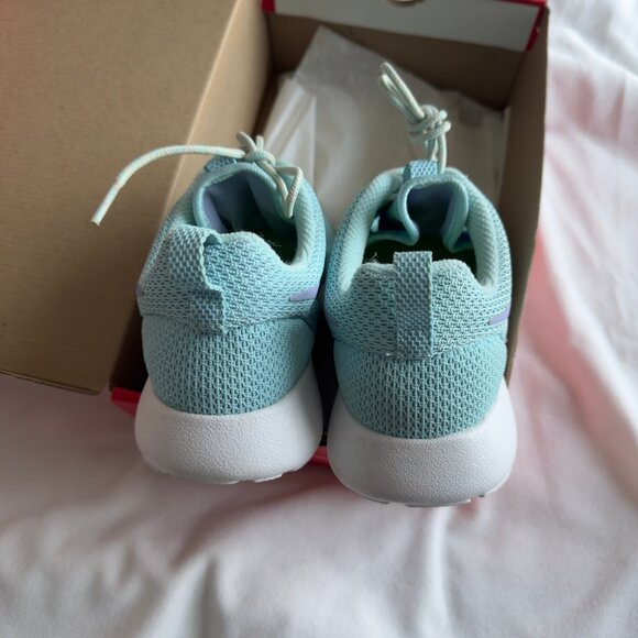 Nike Womens Rosherun Glacier Ice Blue Size 6.5 - Picture 4 of 5